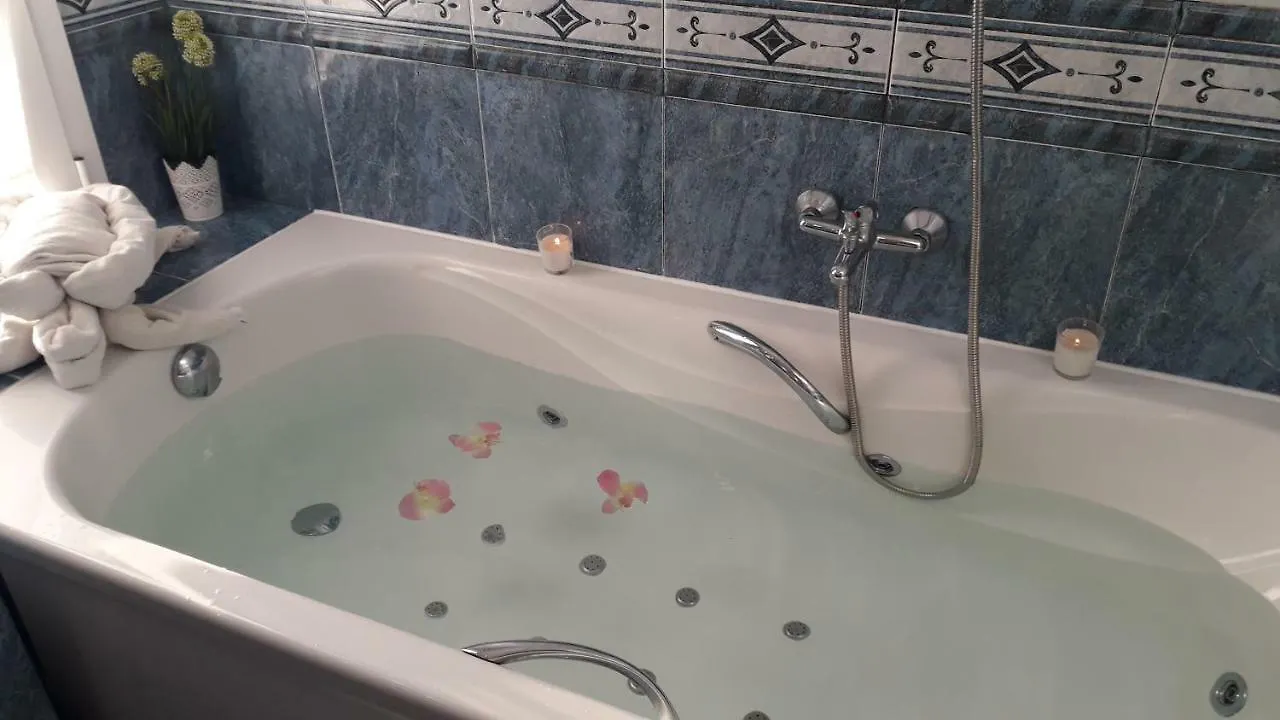 Ajuy Tortuga Houseアパートメント